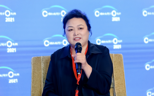 拉来“车圈铁娘子”王凤英，小鹏汽车在下一盘什么棋？