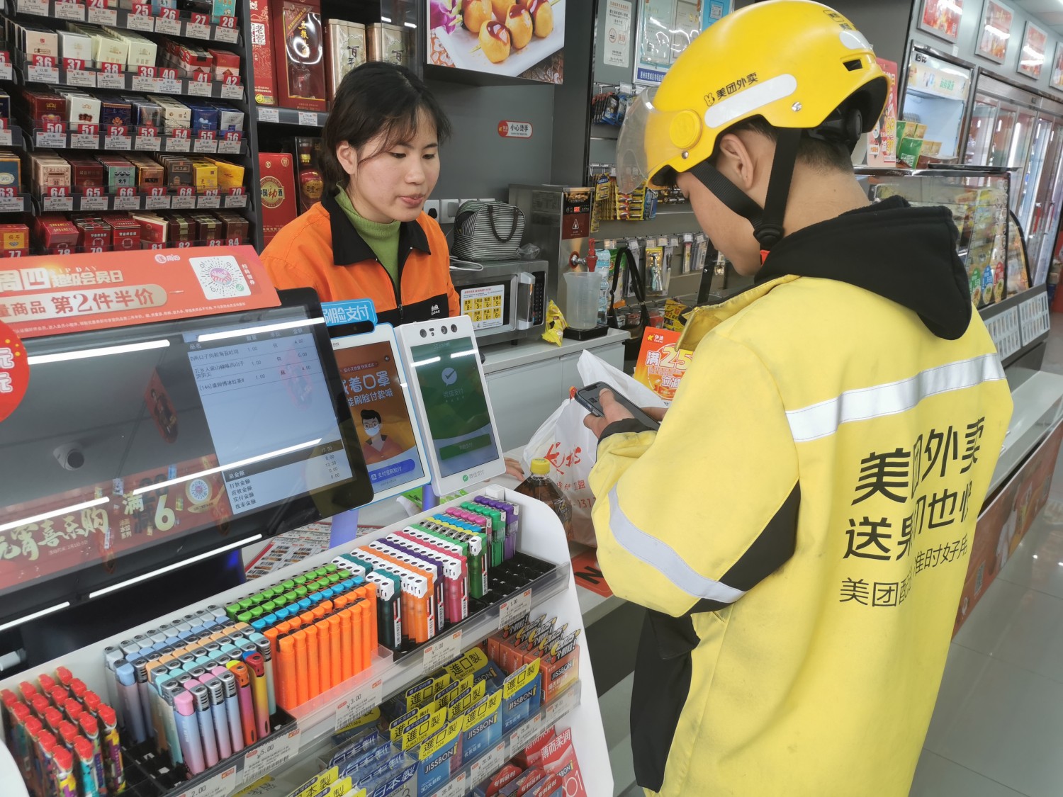 中日便利店大战三十年，本土品牌靠“外卖”上演“大逆转”