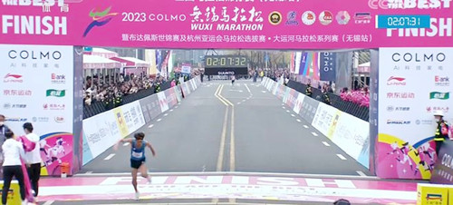 何杰：2小时7分30秒创造男子马拉松全国新纪录