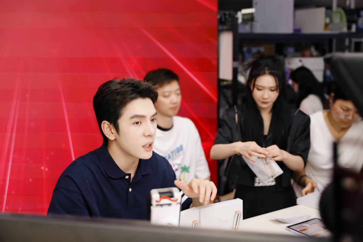 国货共创时代，为什么是李佳琦？