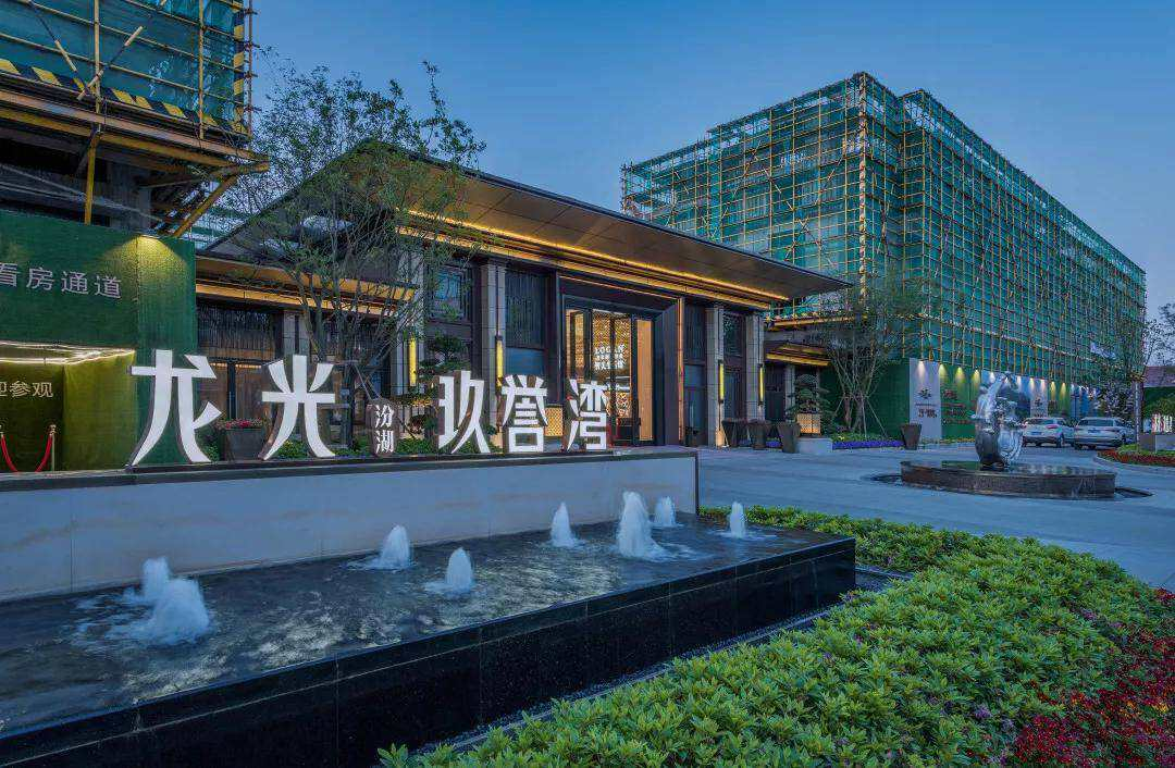 龙光控股财务风暴：现金流恶化与净利润下滑