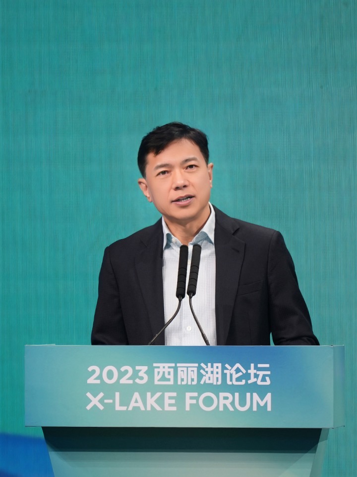 李彦宏谈AI原生时代：两个冷思考和三个热驱动