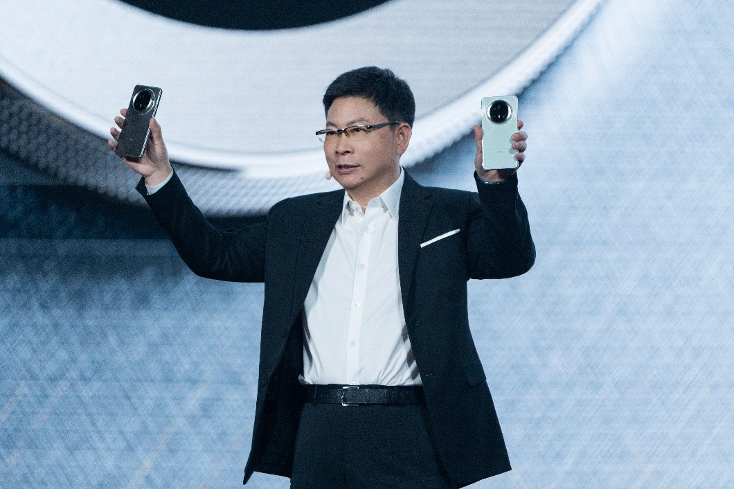 华为Mate 70系列正式发布，起步价仅5499元