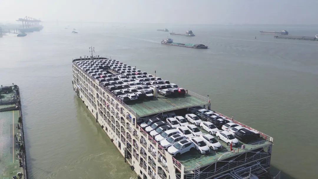营利相当,“出海王”奇瑞赴港IPO估值为何不足吉利三成?