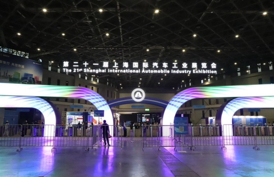 上海车展观察：智驾进入“冷静期”，安全重回第一性