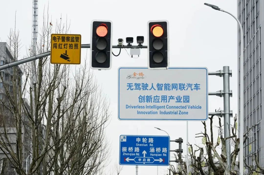 Robotaxi新消息密集释放，量产元年来临谁在领跑？
