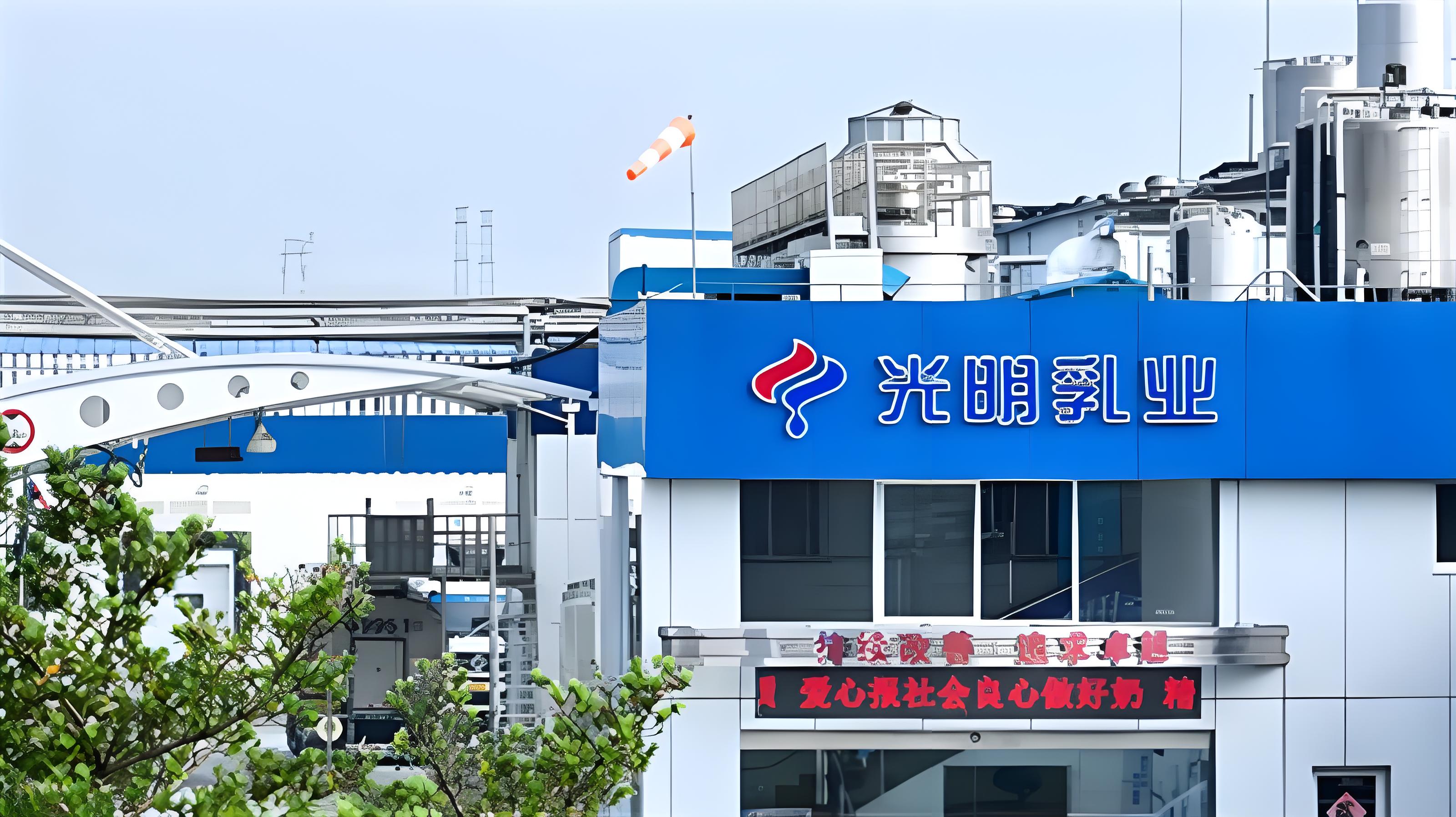 “优倍代言人+科研生态圈”双拳出击，董事长黄黎明能否重振光明增长曲线？