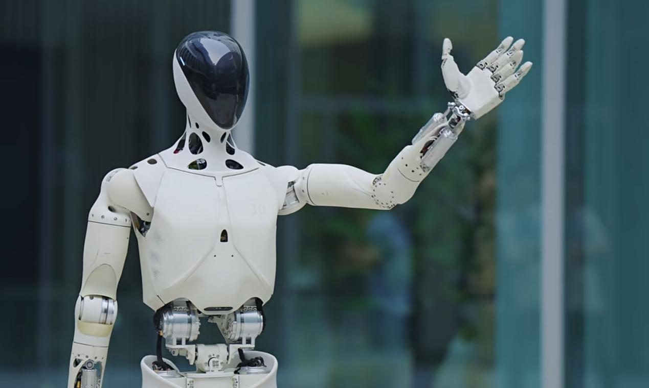 “真人扮演”争议下，小鹏“猫步”踩在了特斯拉命脉上