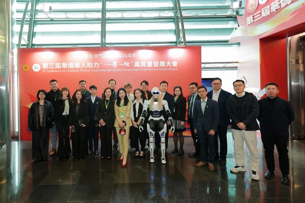澳门回归26周年!奇瑞墨甲机器人担任全球盛会"AI运营官" 澳门回归26周年!奇瑞墨甲机器人担任全球盛会"AI运营官"