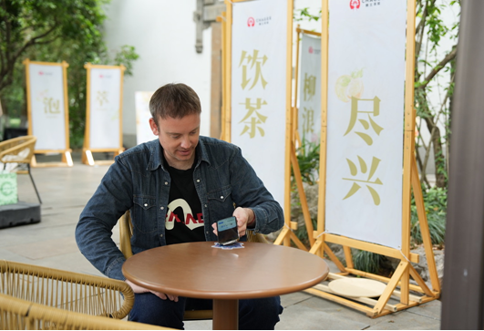 “五一”假期出入境双向升温,“支付宝们”助推“中国游”“中国购”热潮 “五一”假期出入境双向升温,“支付宝们”助推“中国游”“中国购”热潮