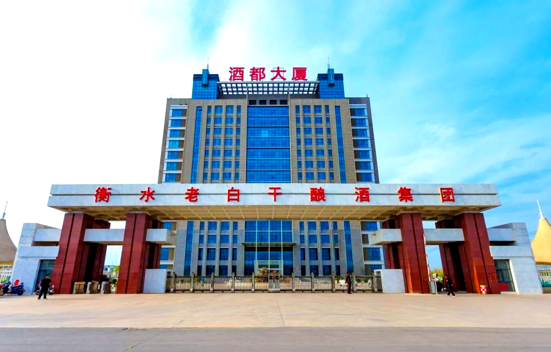 老白干酒的高端化喊了八年，连百元价格带都守不住了