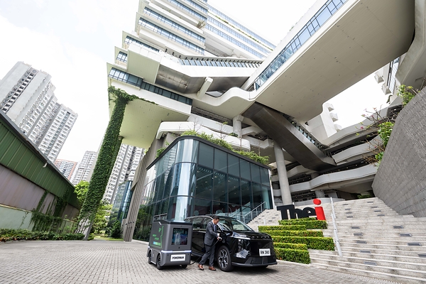 THEi高科院举办跨域科技研讨会 发布香港专属移动充电机器人 落地产学研用助力智慧城市升级