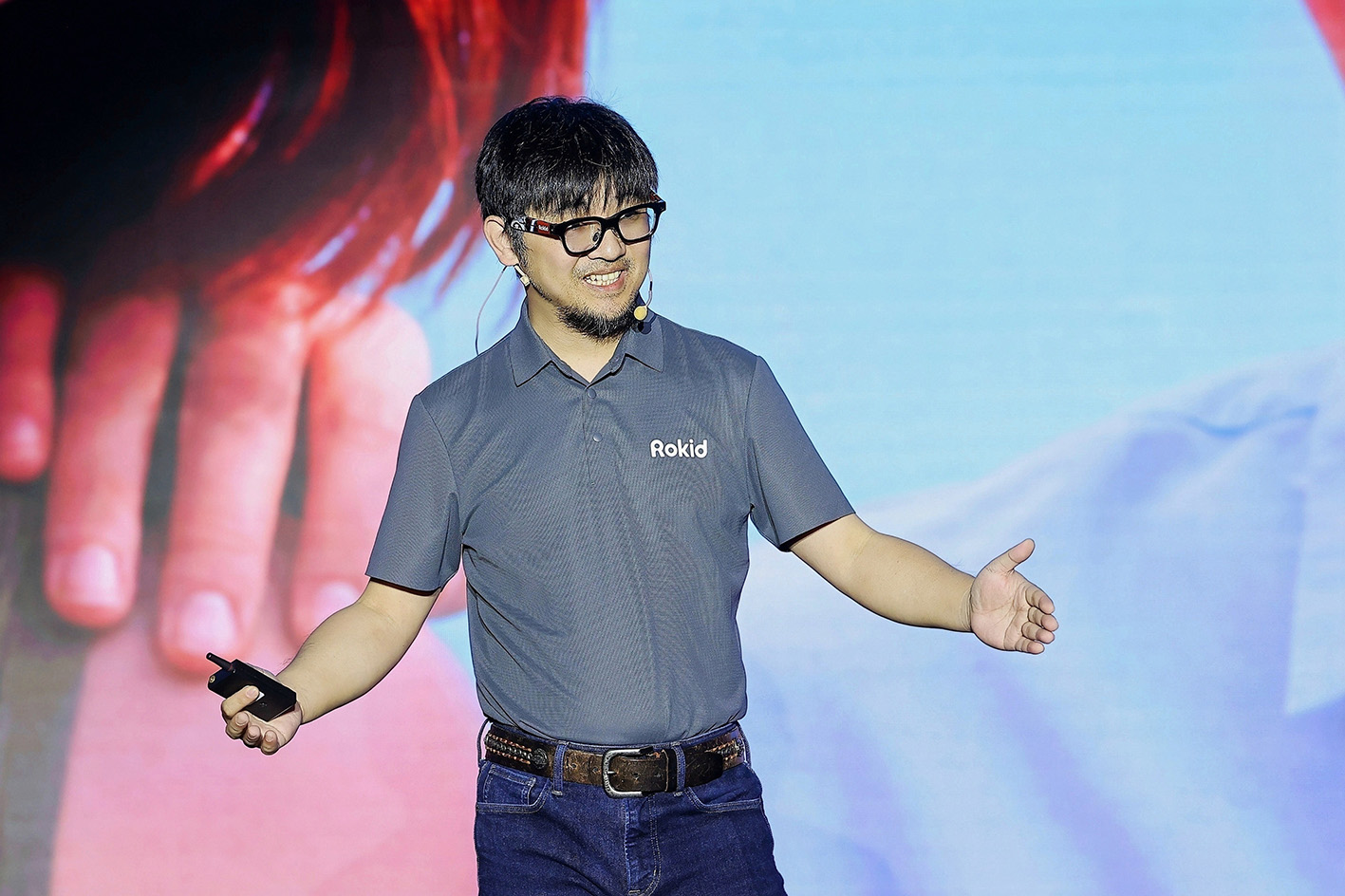 祝明铭:AI眼镜赛道起跑枪声未响,Rokid不做“黑莓时代的王”