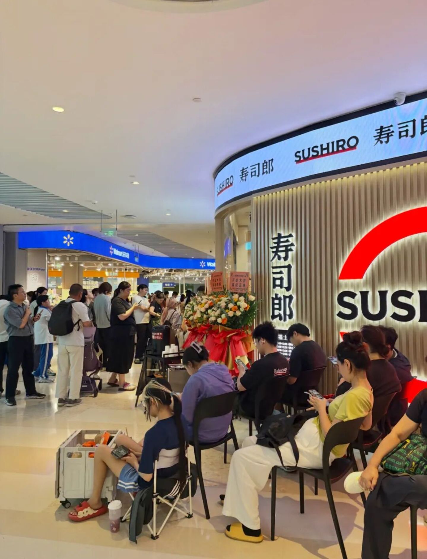  黄牛号300元、排队8小时，牛New困在南北供应链里