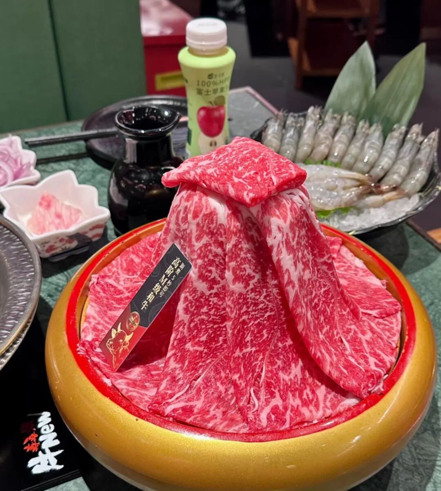  黄牛号300元、排队8小时，牛New困在南北供应链里
