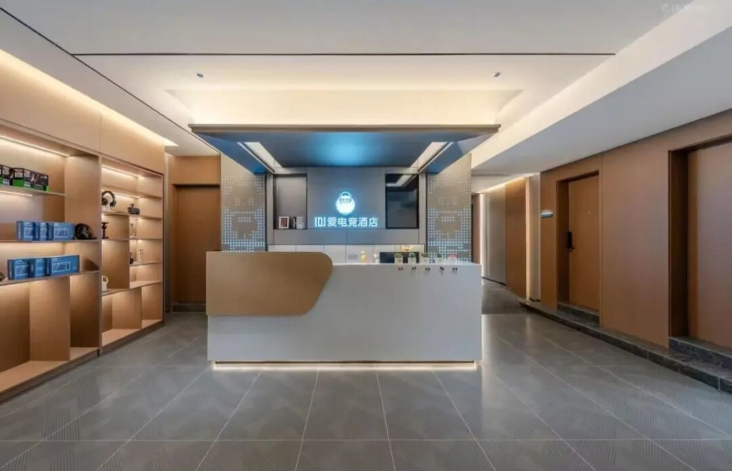  电竞酒店下半场，终究成了巨头们的“游戏场”？