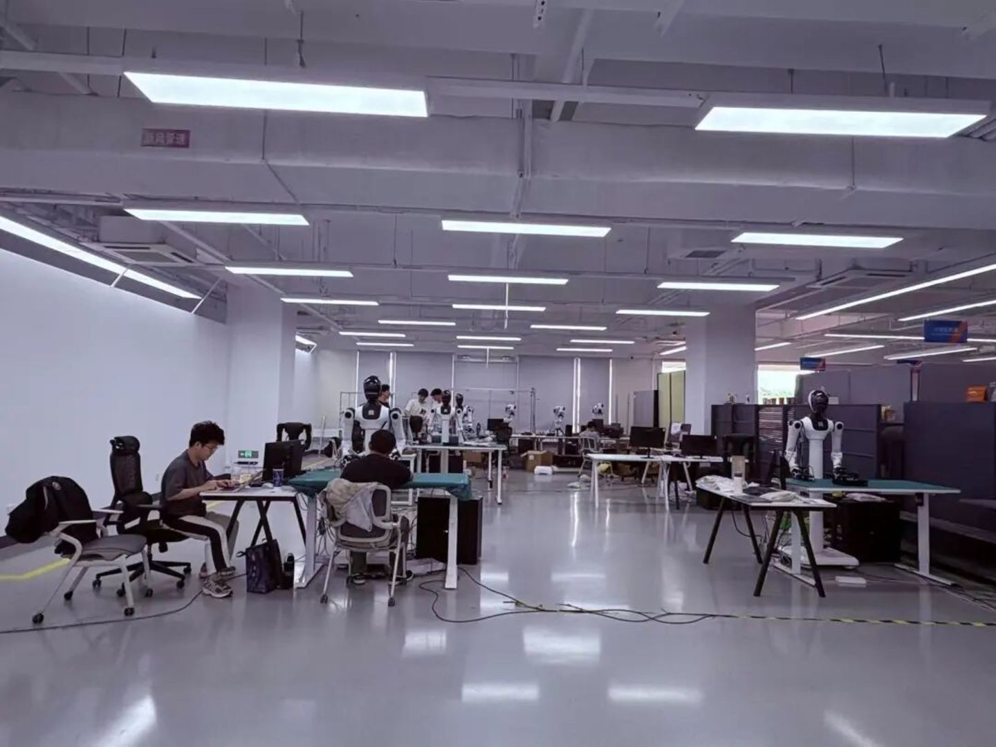 机器人还没学会做家务,卖数据的已经先赚到了钱 机器人还没学会做家务,卖数据的已经先赚到了钱