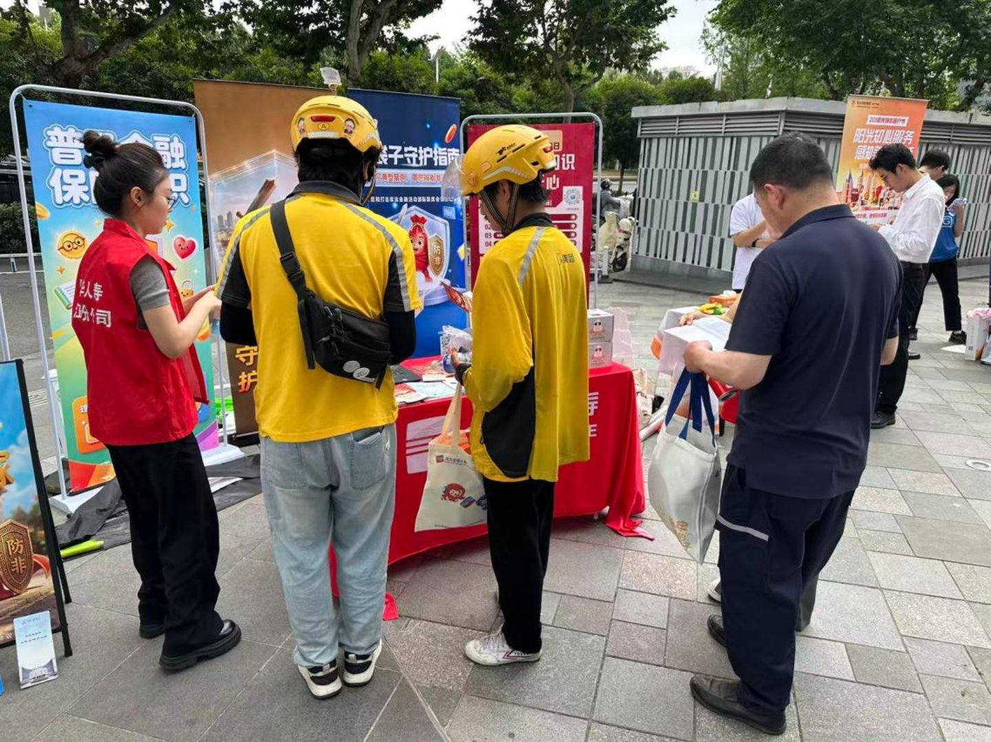 保险让前行更有底气,国华人寿掀起“7·8全国保险公众宣传日”活动热潮 保险让前行更有底气,国华人寿掀起“7·8全国保险公众宣传日”活动热潮