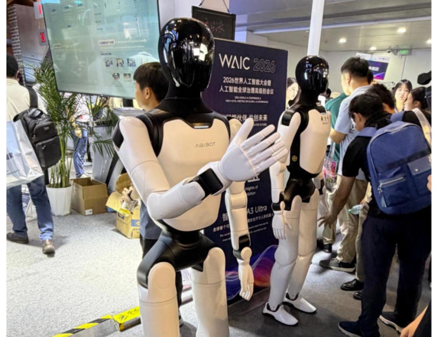 暴走35000步,用脚丈量世博三馆,WAIC 2026实地逛展全纪录 暴走35000步,用脚丈量世博三馆,WAIC 2026实地逛展全纪录