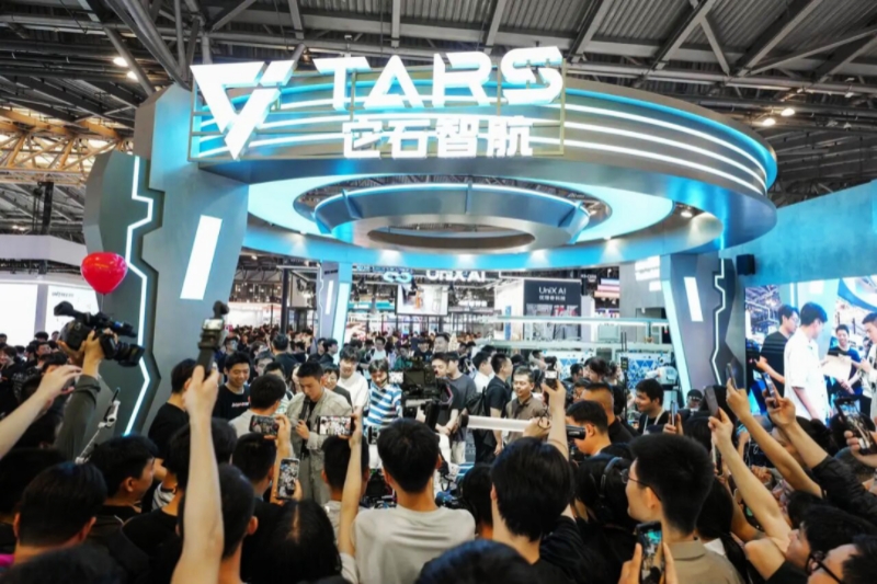 它石智航闪耀WAIC 2026:具身原生基座模型AWE摘得SAIL之星,全场景验证物理AI泛化能力