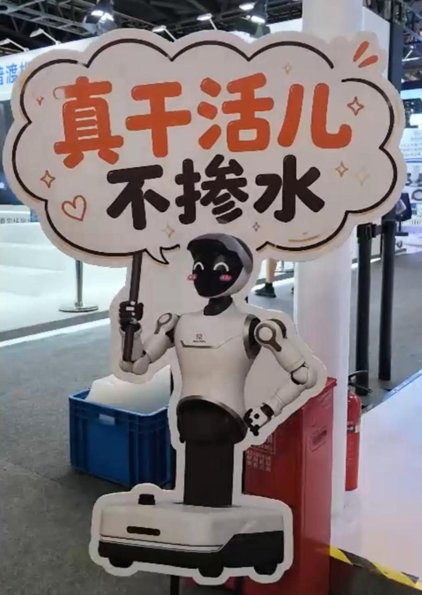 机器人开始打工了,可量产才是生死线|2026 WAIC 机器人开始打工了,可量产才是生死线|2026 WAIC