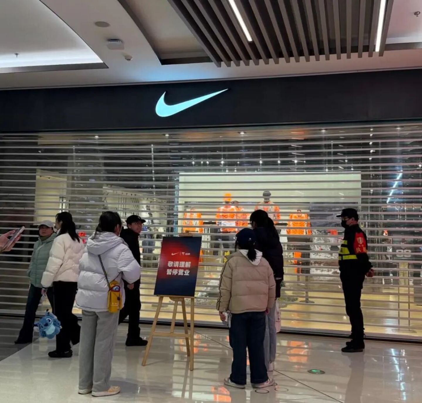 突发|滔搏股价下跌超20%,宣布失去耐克“线上经销权” 突发|滔搏股价下跌超20%,宣布失去耐克“线上经销权”