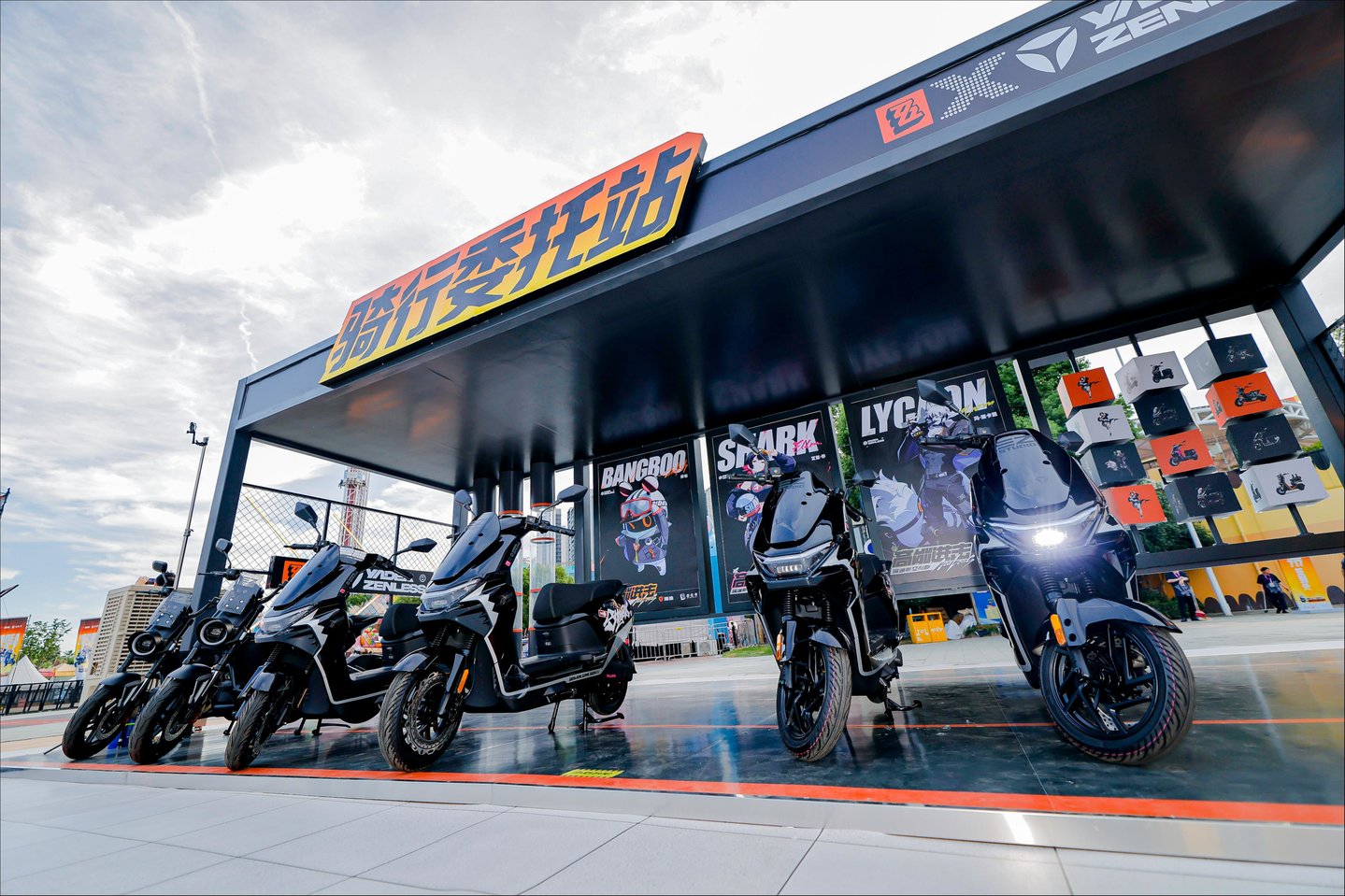  十年雅迪717，“智能痛车” 让Z世代集体“上头”