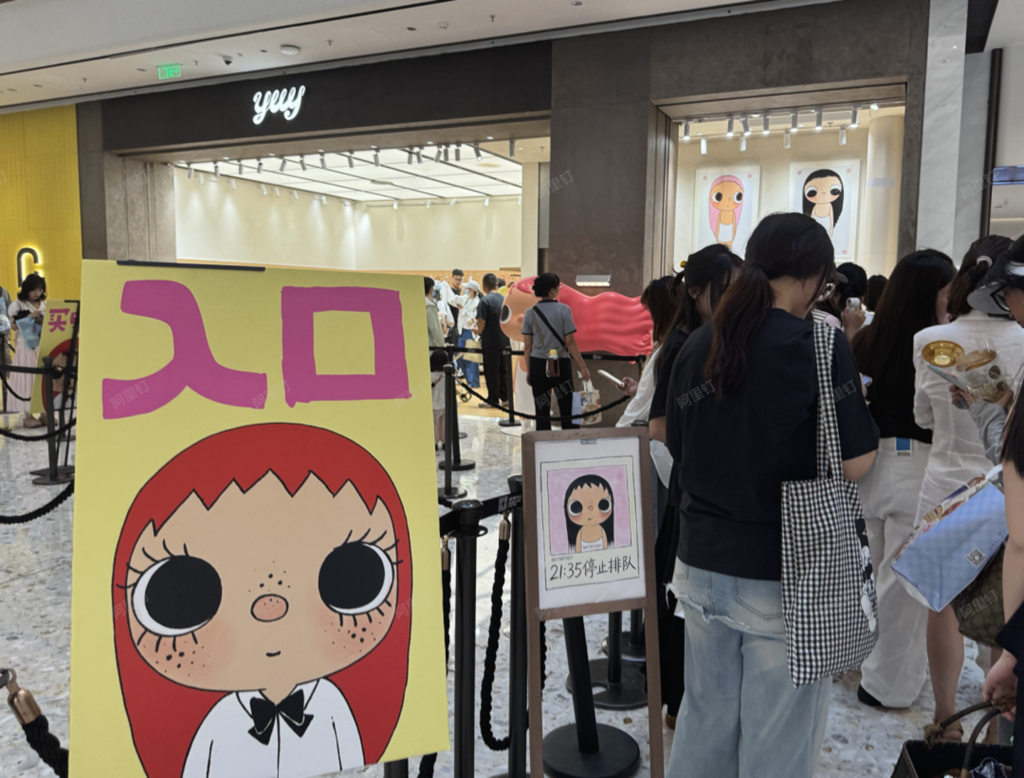  排队1小时、日销数十万，“丑萌”女孩成商场“爆单王”