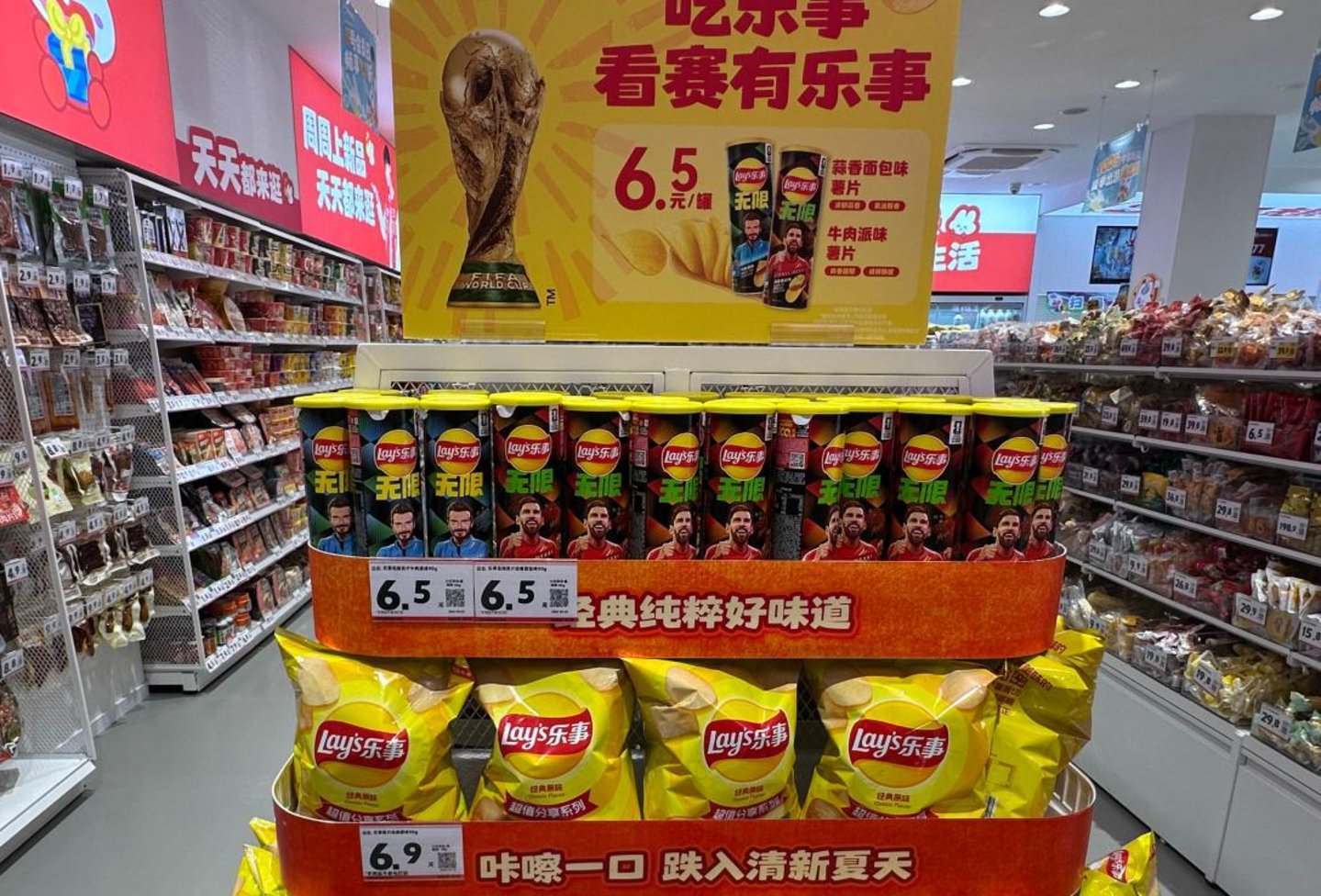 量贩零食真的更贵吗?我们去三个渠道买了30款产品算了算 量贩零食真的更贵吗?我们去三个渠道买了30款产品算了算