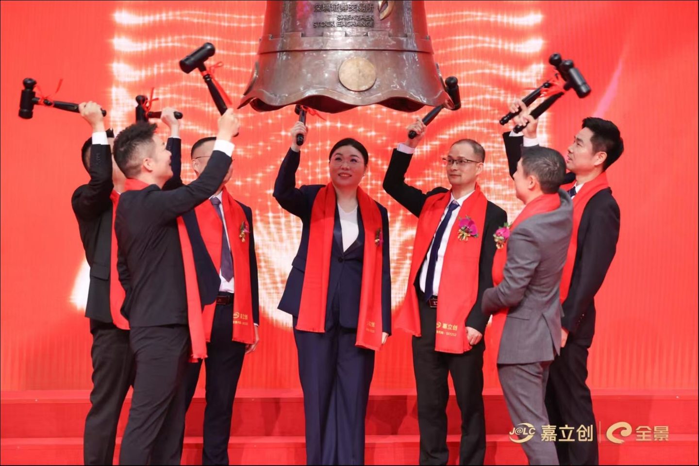 嘉立创IPO:950万工程师生态背后,硬件创新基础设施的长期价值重估 嘉立创IPO:950万工程师生态背后,硬件创新基础设施的长期价值重估