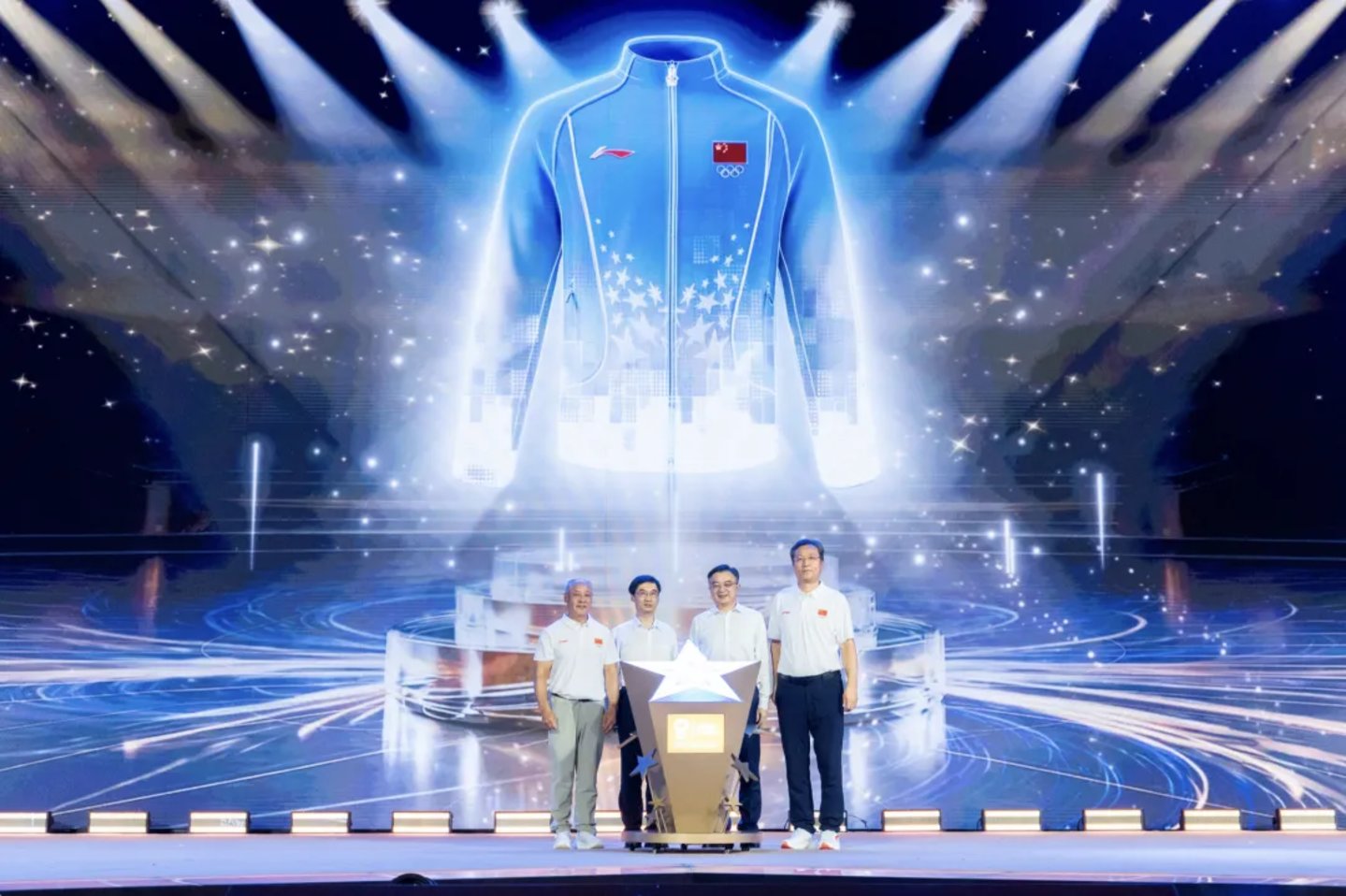 中国奥委会与李宁品牌联合发布第20届亚运会中国代表团领奖装备;瑞幸咖啡Q2总净收入159亿;优衣库发布2026秋冬新品系列|消研所周报 中国奥委会与李宁品牌联合发布第20届亚运会中国代表团领奖装备;瑞幸咖啡Q2总净收入159亿;优衣库发布2026秋冬新品系列|消研所周报