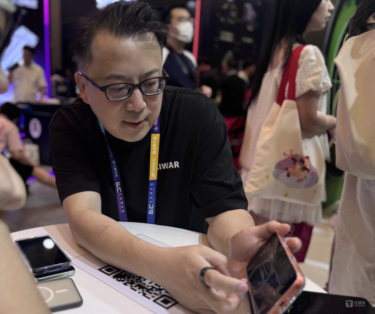 对话KiWear创始人:不硬蹭AI,一枚戒指真能硬控所有屏幕? 对话KiWear创始人:不硬蹭AI,一枚戒指真能硬控所有屏幕?
