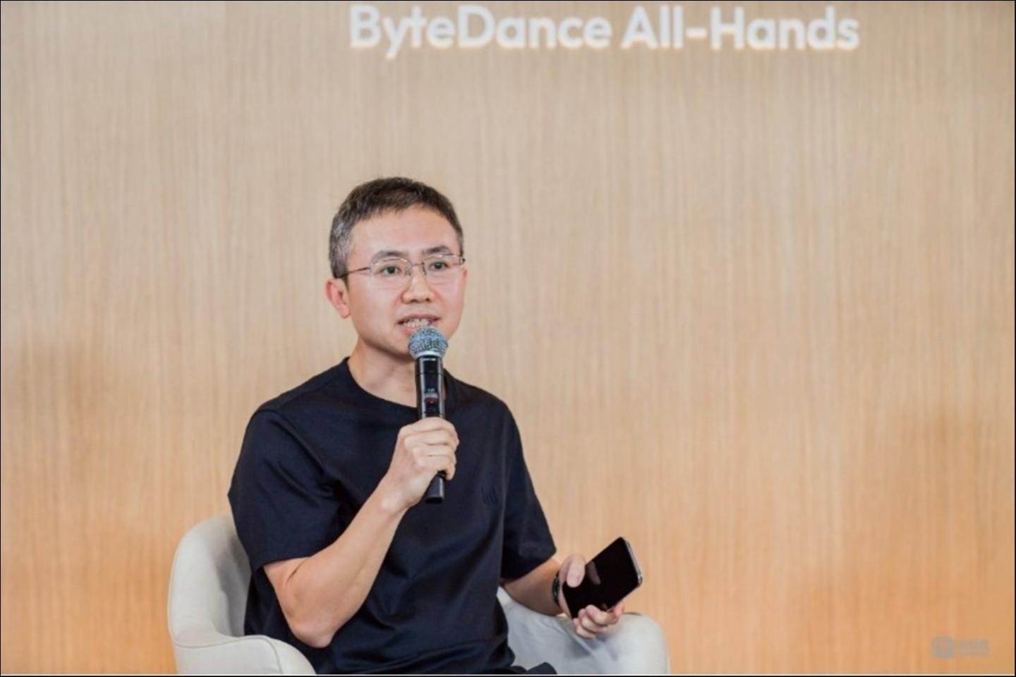  字节年内二开全员会：承认落后，转向To B，重仓年轻人