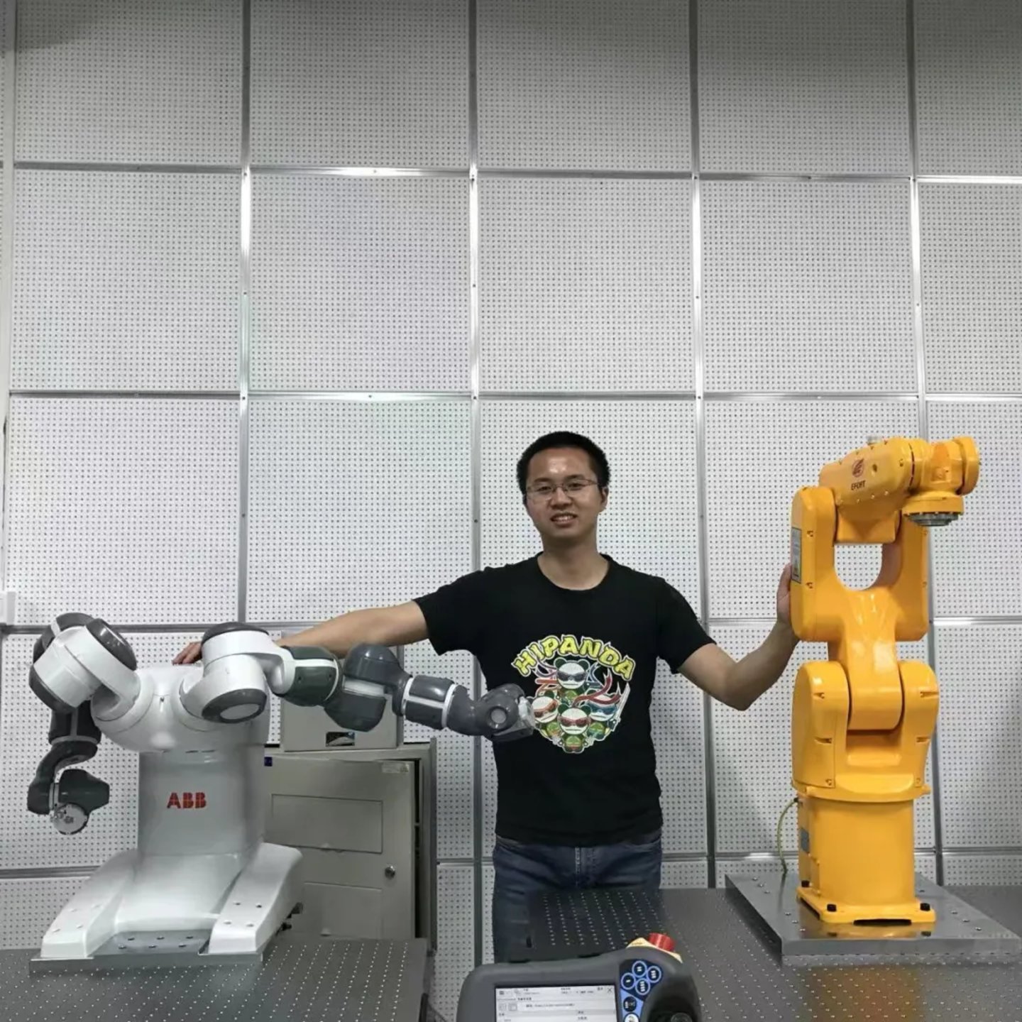 对话橡木果机器人姜峣:让机器人像人一样,凭“本能”干活 对话橡木果机器人姜峣:让机器人像人一样,凭“本能”干活