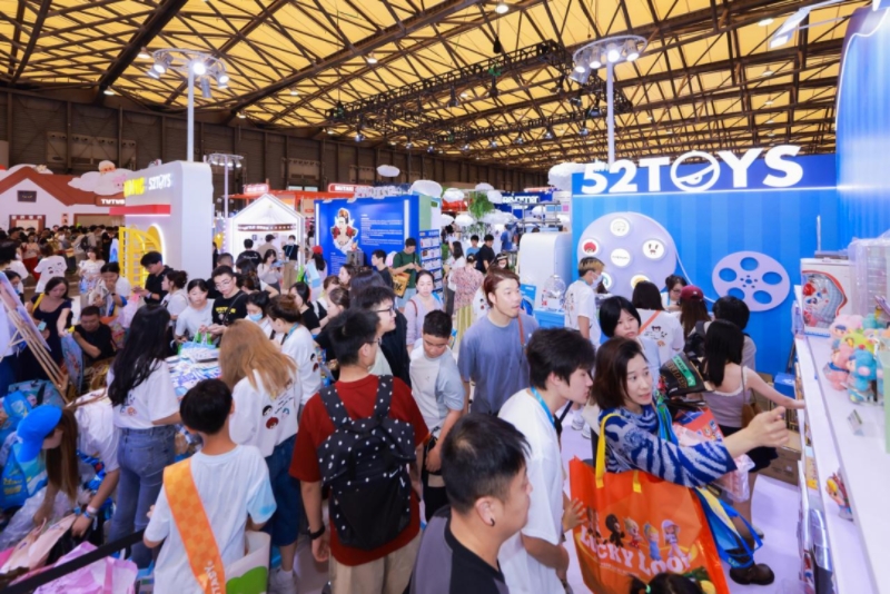 52TOYS自有IP组团亮相QDF潮玩展 新IP首秀引爆现场