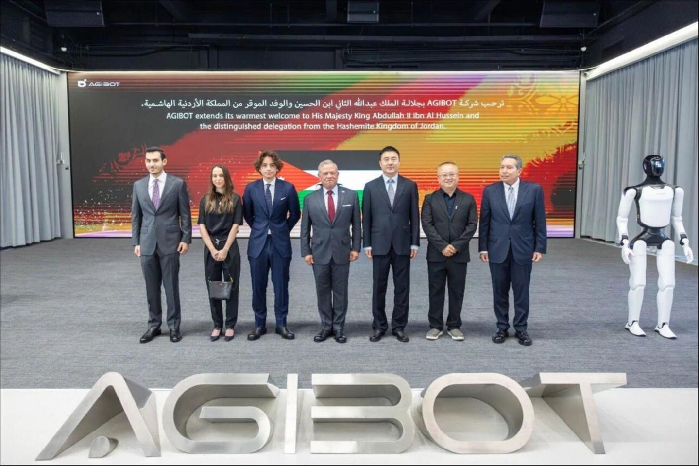  约旦国王莅临智元考察，见证中国具身智能产业化成果