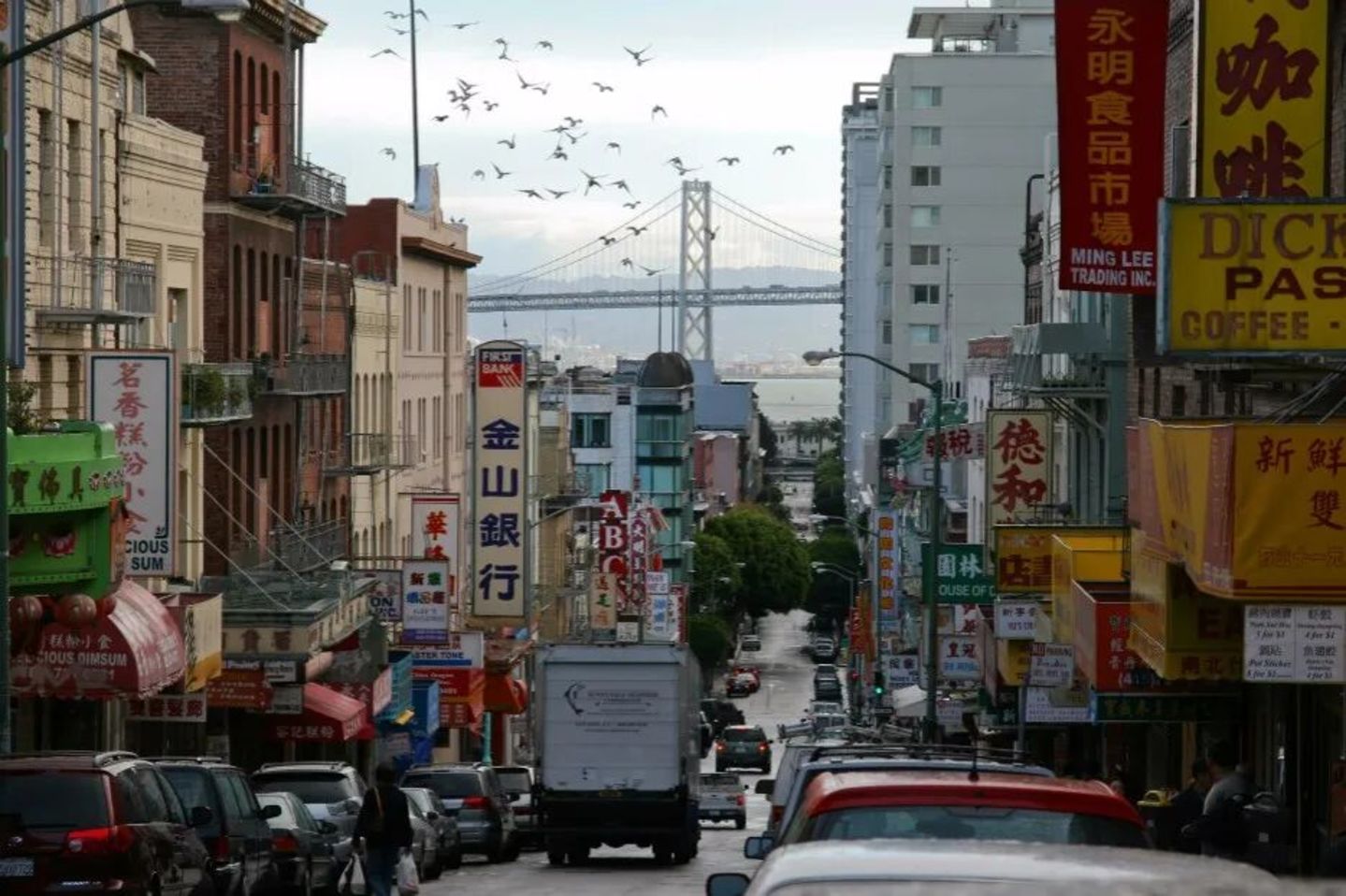  “龙餐馆”出海，百年还没通关