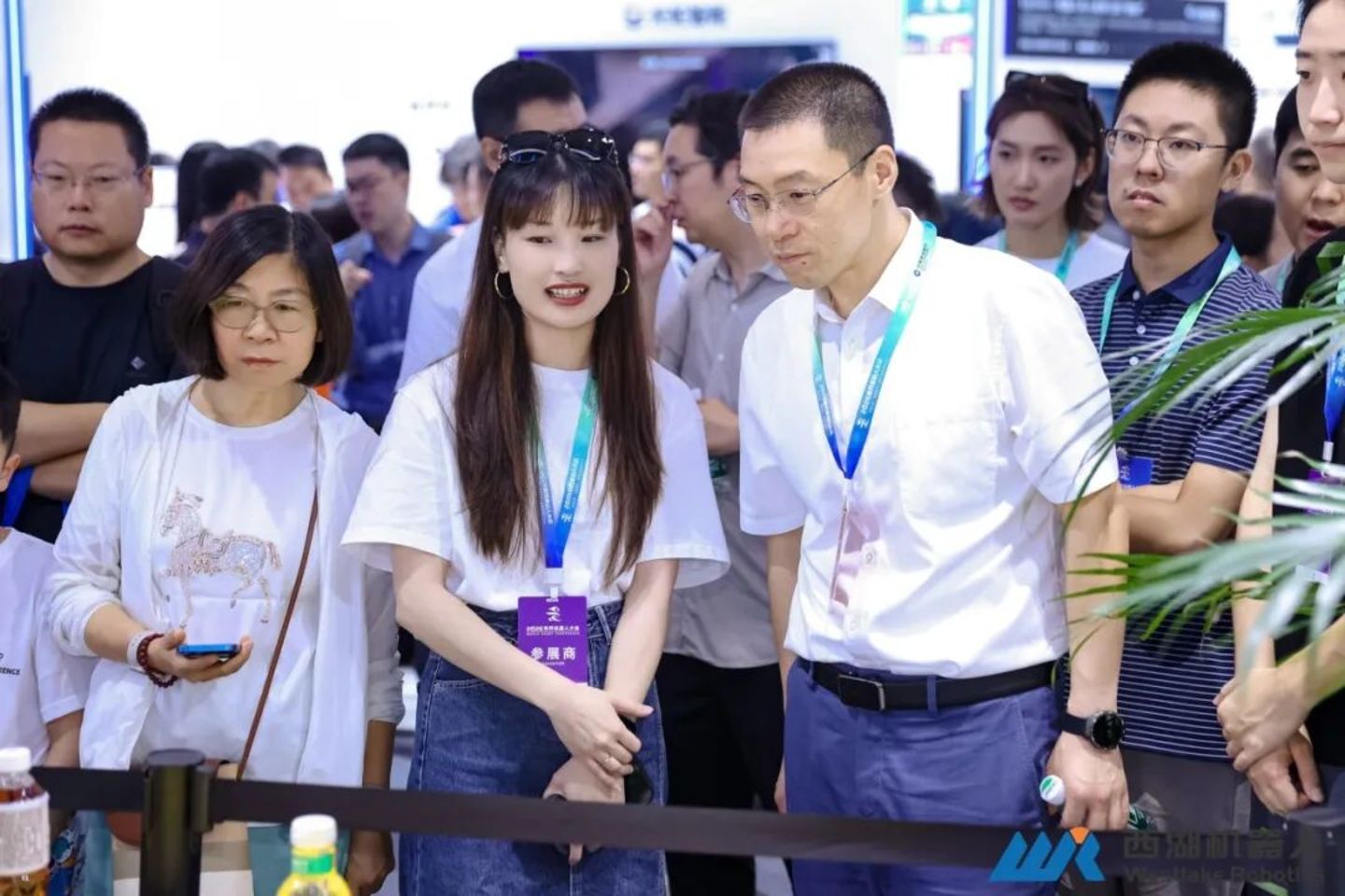 实景实训构建高质量数据闭环,西湖机器人亮相WRC 2026,真机验证人形全身运动操作一体化方案 实景实训构建高质量数据闭环,西湖机器人亮相WRC 2026,真机验证人形全身运动操作一体化方案