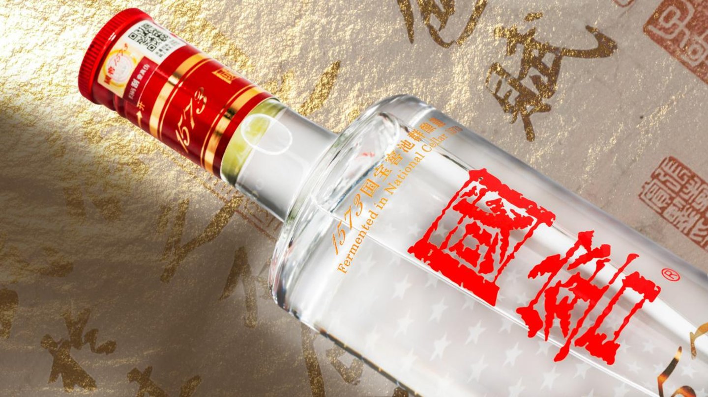 主动减产，泸州老窖高端酒毛利未伤，预收款水位已降 | 看财报