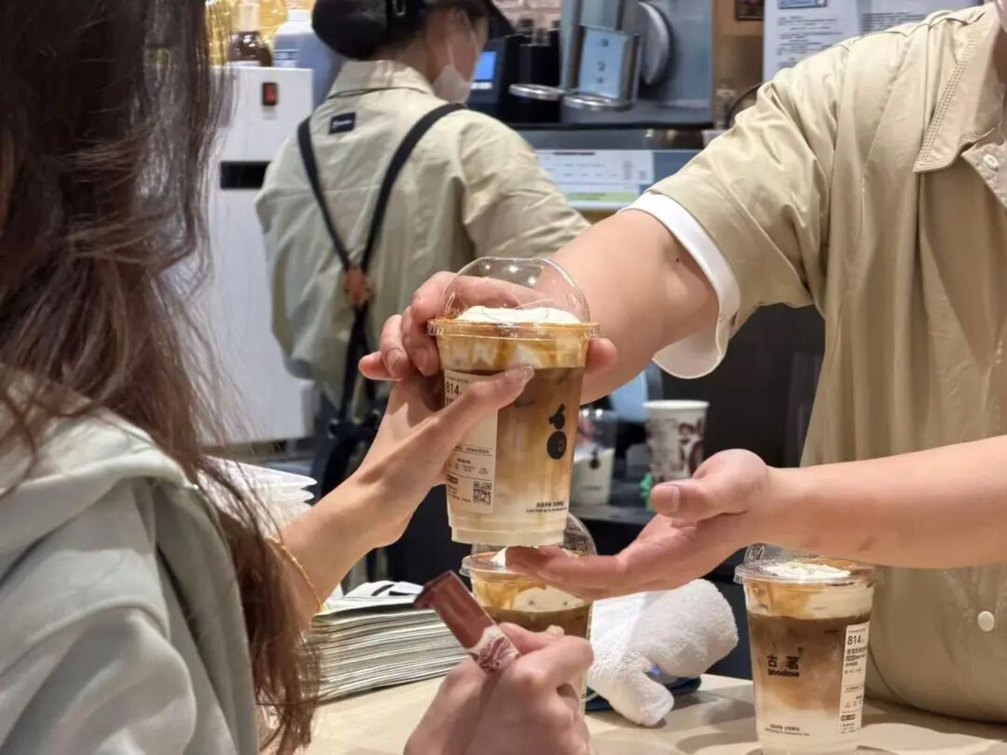  农夫山泉上半年茶饮料收入增长30.1%；古茗上半年营收增长31.9%，门店超1.4万家；滔搏获Sierra Designs中国市场独家运营权｜消研所周报