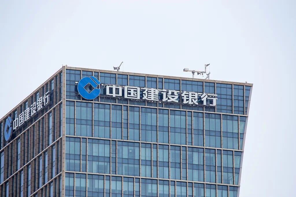 张金良掌舵两年半，建设银行这份半年报不太一样