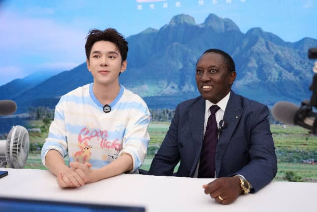 卢旺达驻华大使走进李佳琦直播间，公益专场助推中卢经贸人文交流