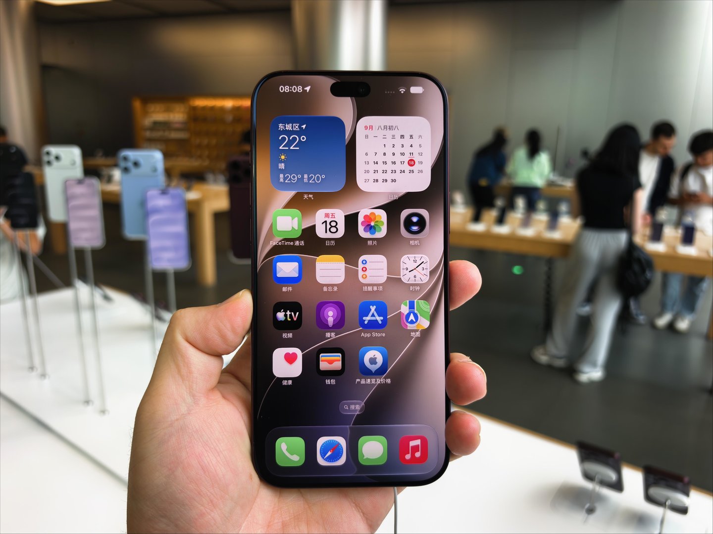  直击iPhone18 Pro系列开售：部分版本已破发，还有人为苹果整晚“守夜”