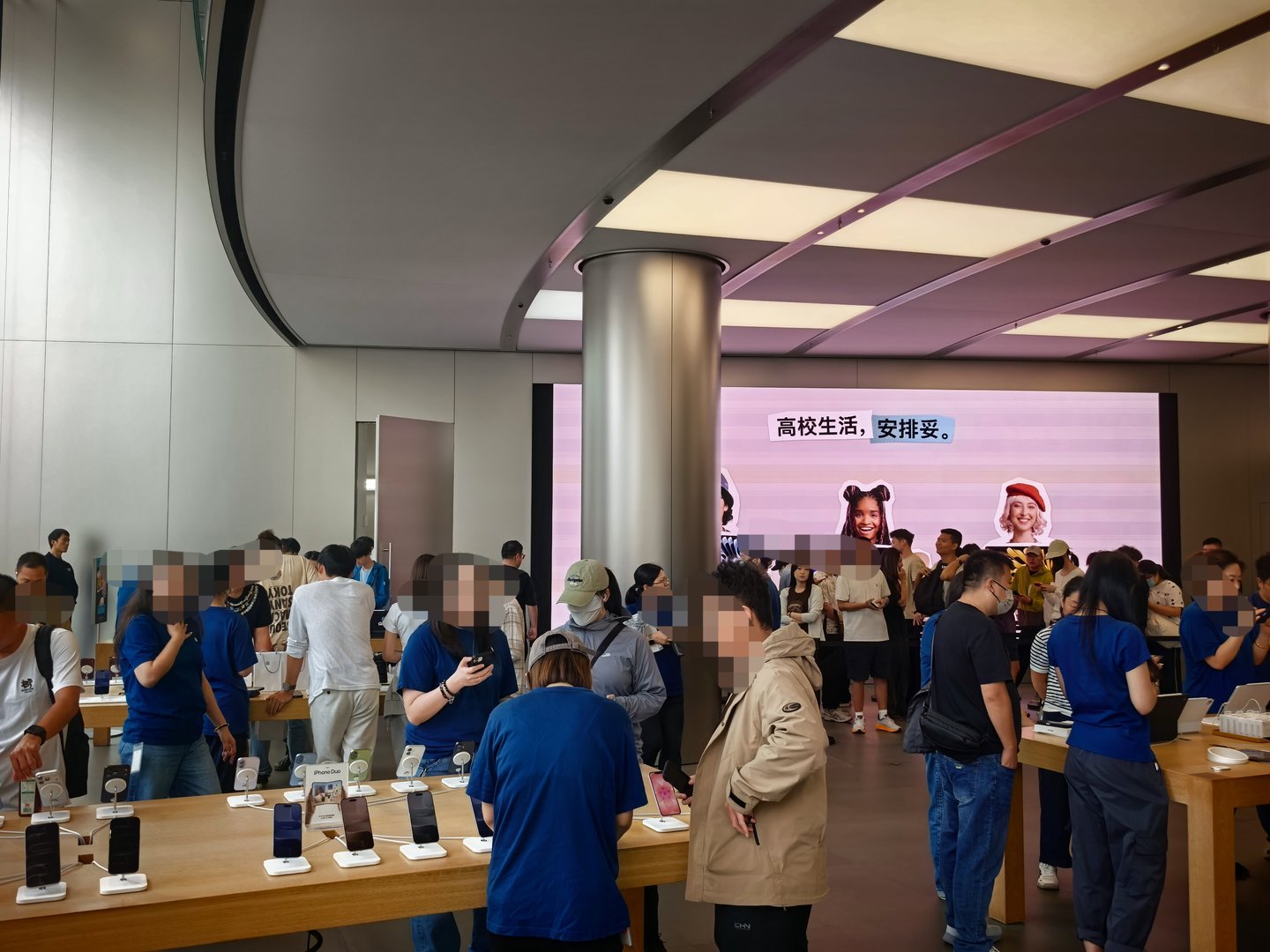  直击iPhone18 Pro系列开售：部分版本已破发，还有人为苹果整晚“守夜”