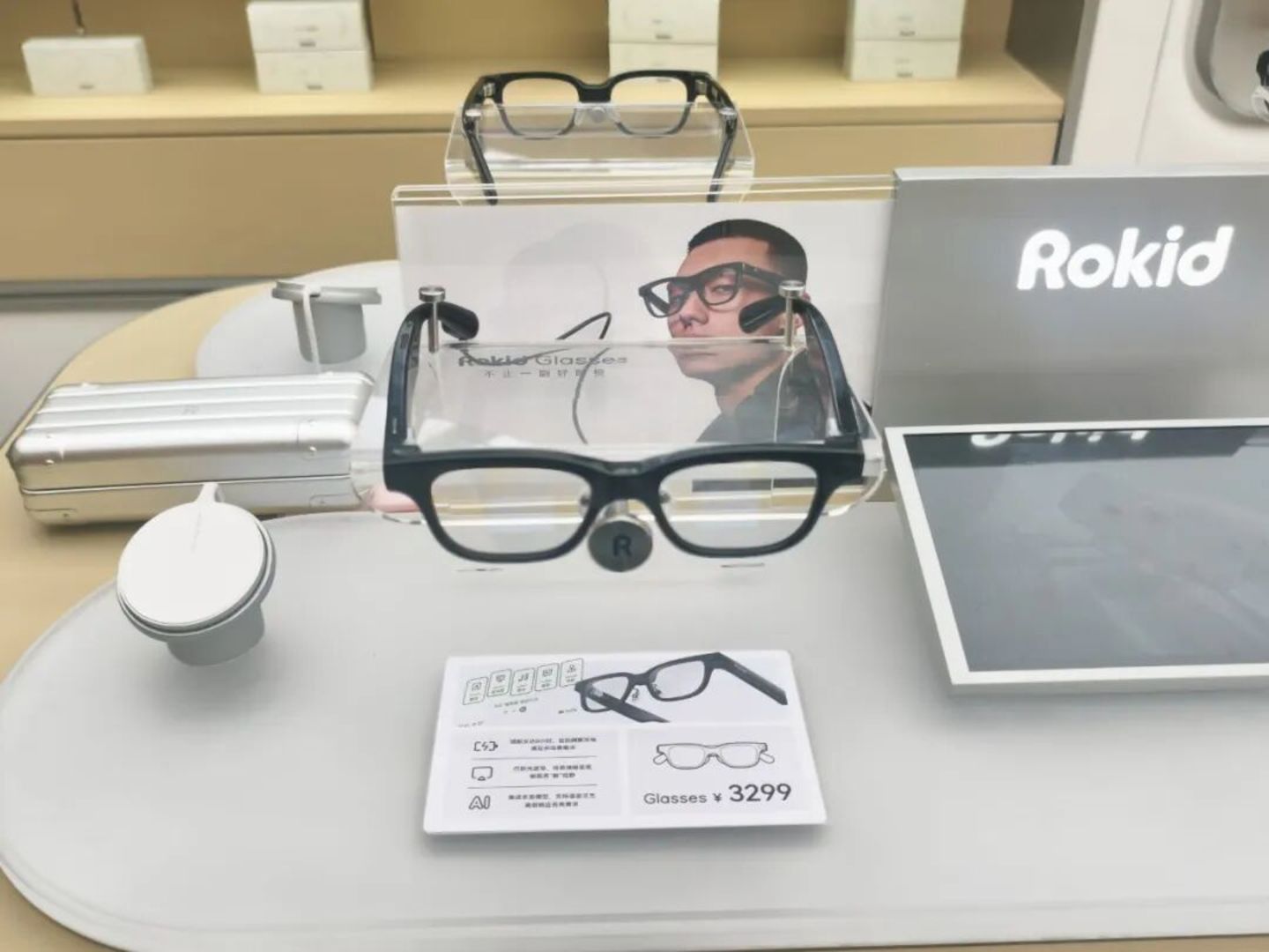 AI眼镜退货率最高70%背后:Rokid、千问、雷鸟的一场“非技术PK” AI眼镜退货率最高70%背后:Rokid、千问、雷鸟的一场“非技术PK”