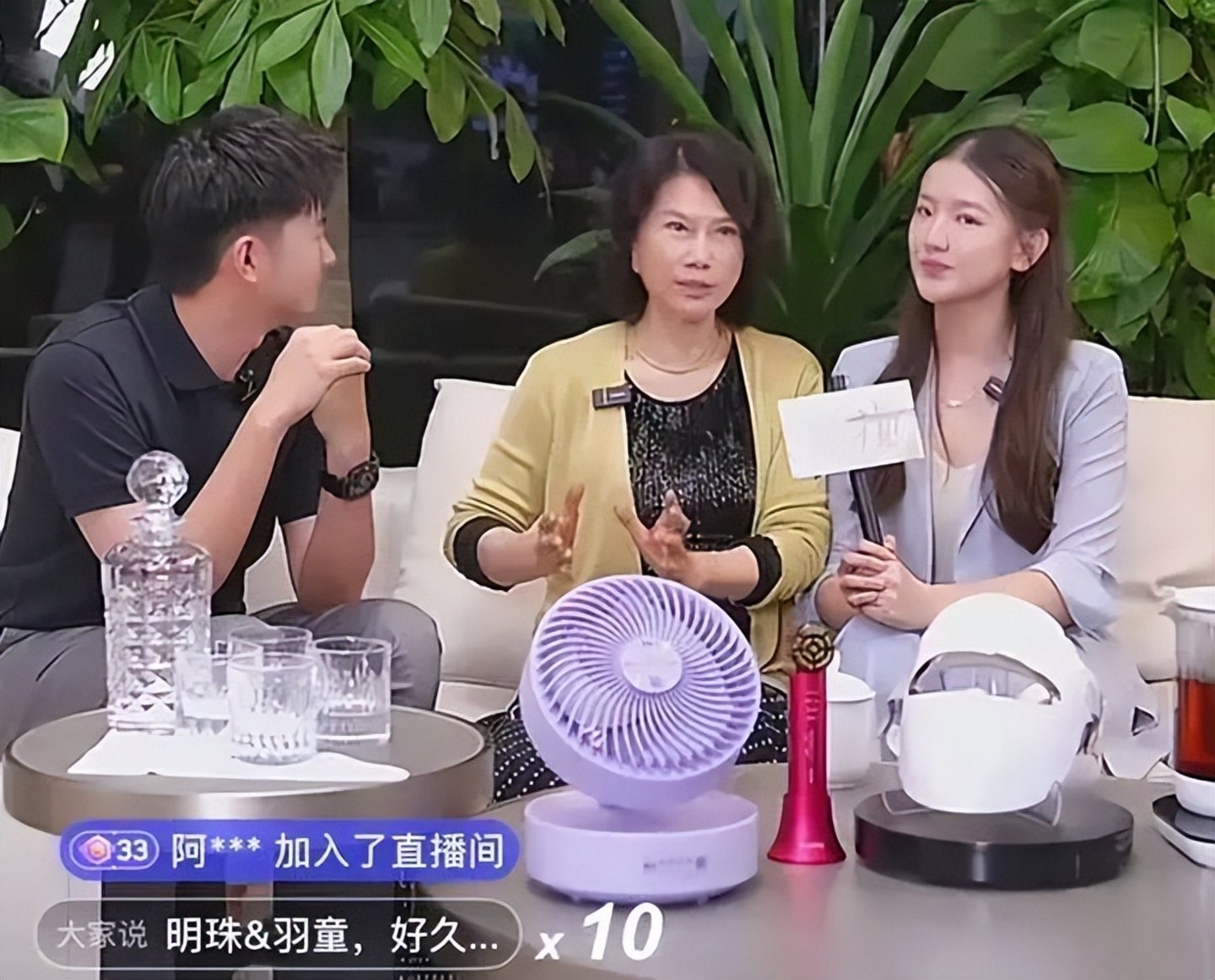  董明珠，正在“交出”格力