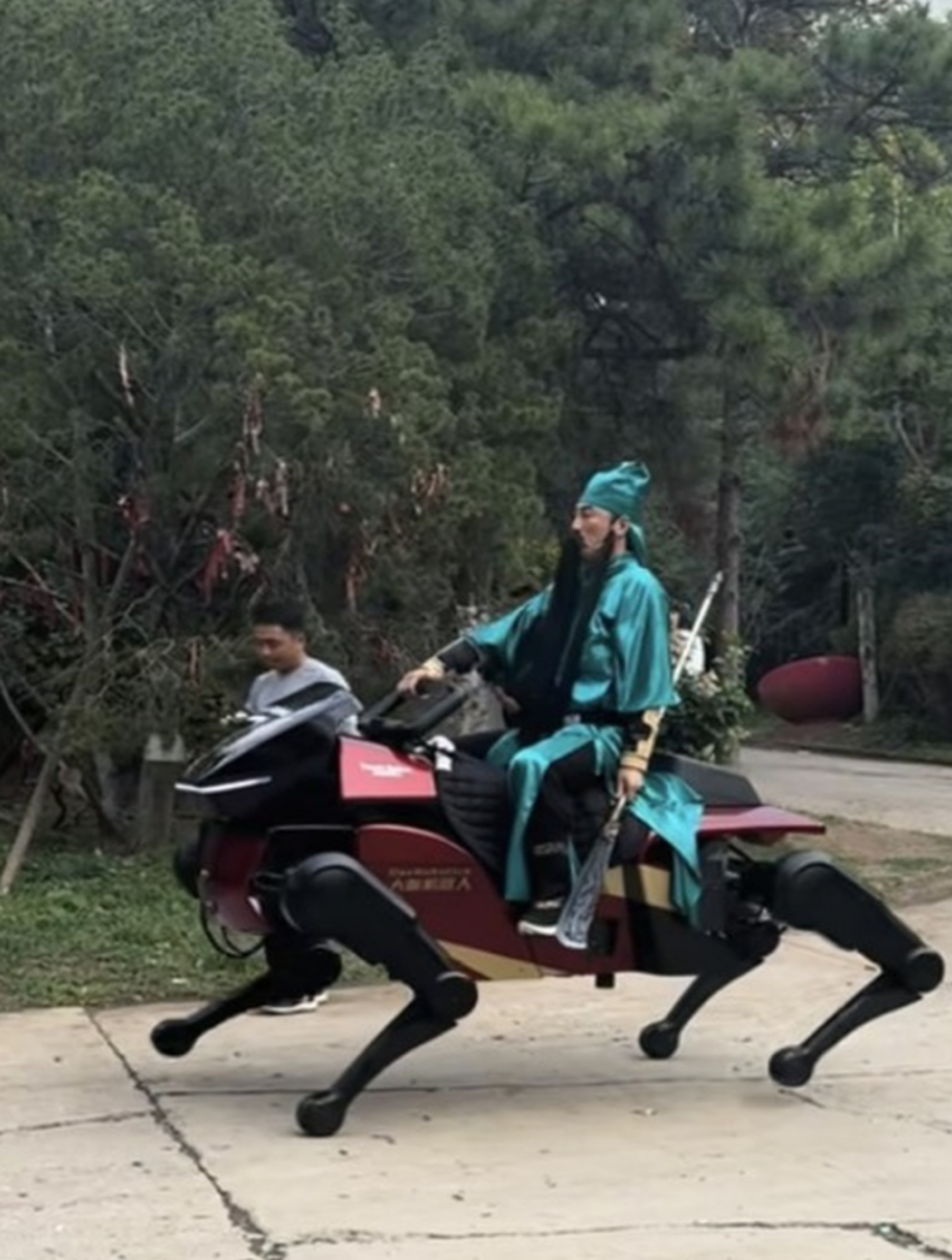 无人机已经是优等生,机器人为什么还要载人 无人机已经是优等生,机器人为什么还要载人
