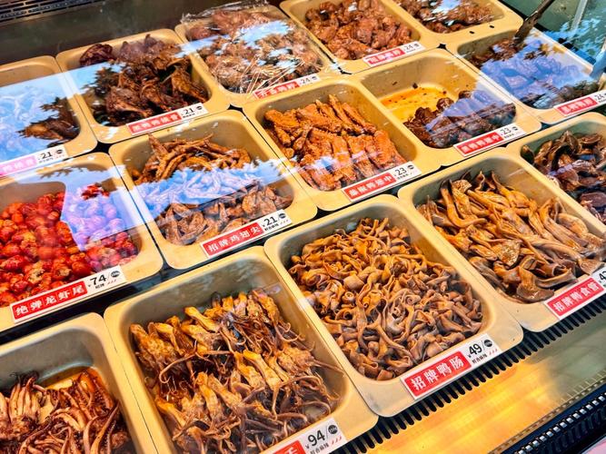 不只做鸭脖，周富裕把周黑鸭卖向更多餐桌