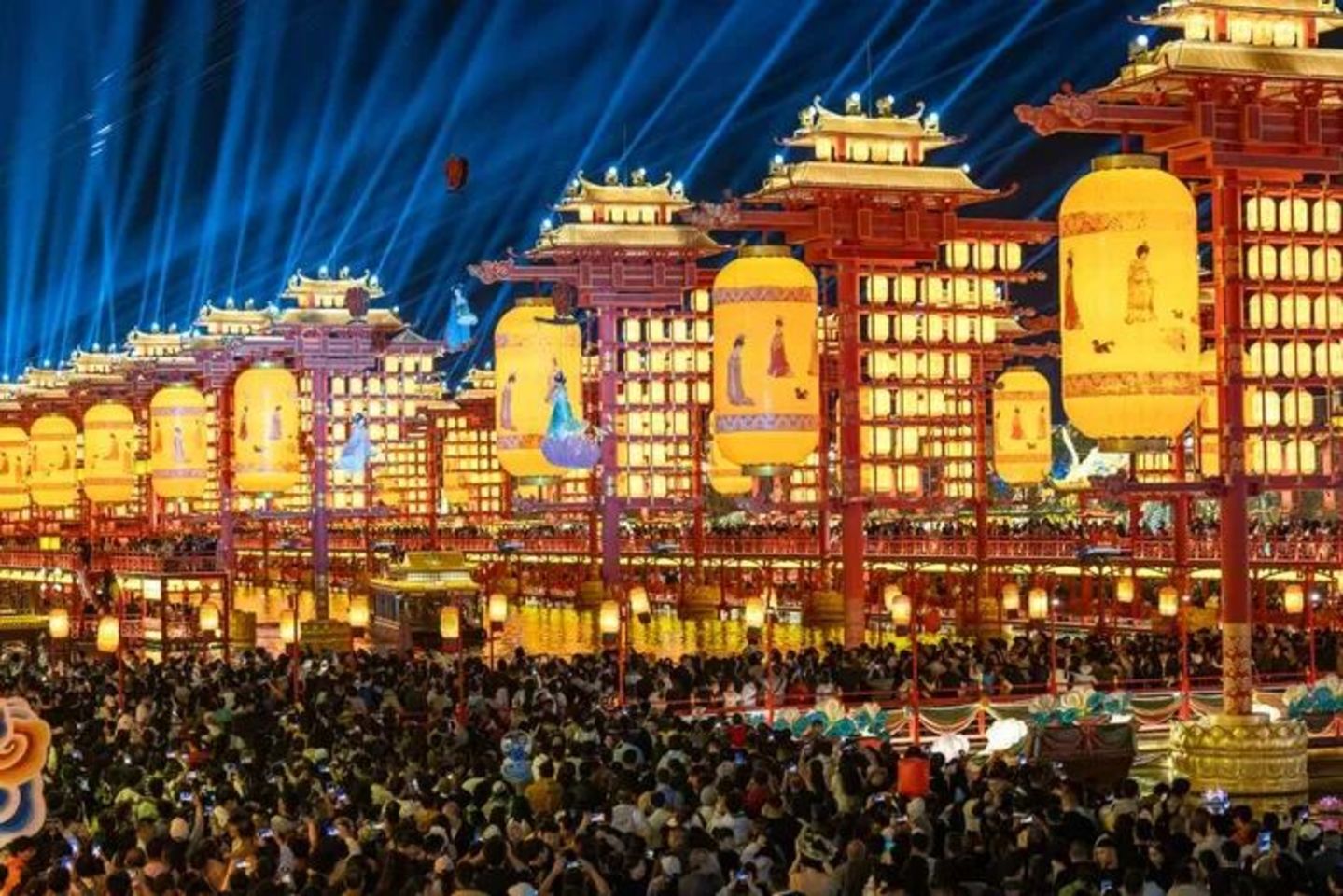 3000万招聘NPC、最高年薪千万,景区疯抢“打工人” 3000万招聘NPC、最高年薪千万,景区疯抢“打工人”