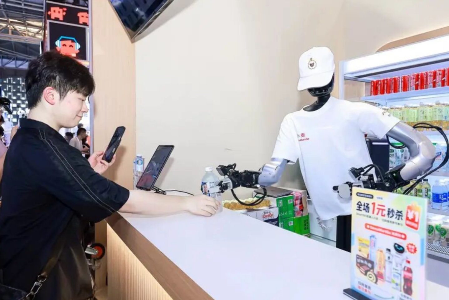 新旧物种交手,机器人小店“吃”掉便利店的黄金周 新旧物种交手,机器人小店“吃”掉便利店的黄金周